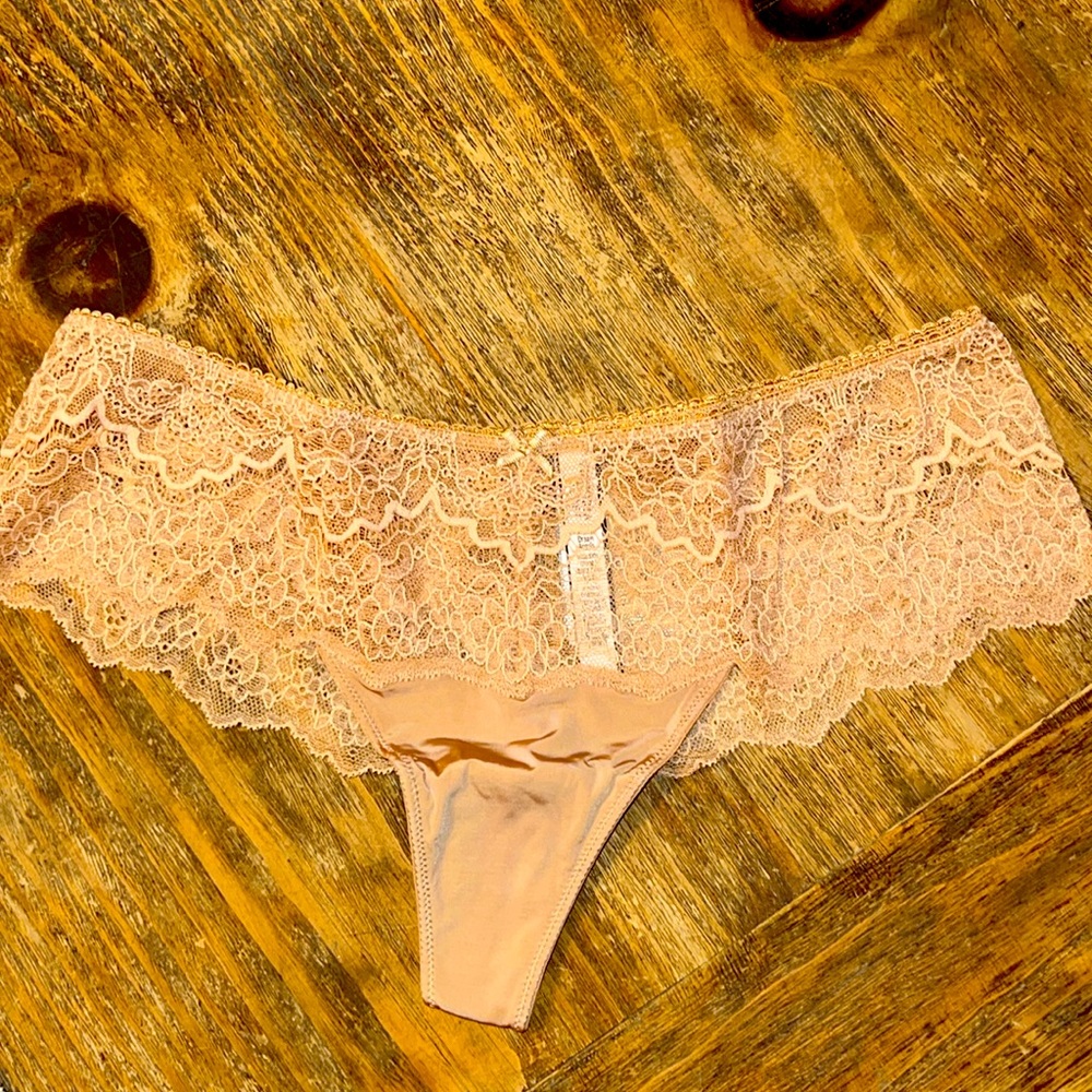 VS  DREAM ANGELS LACE THONG PANTIES SZ MED NWT